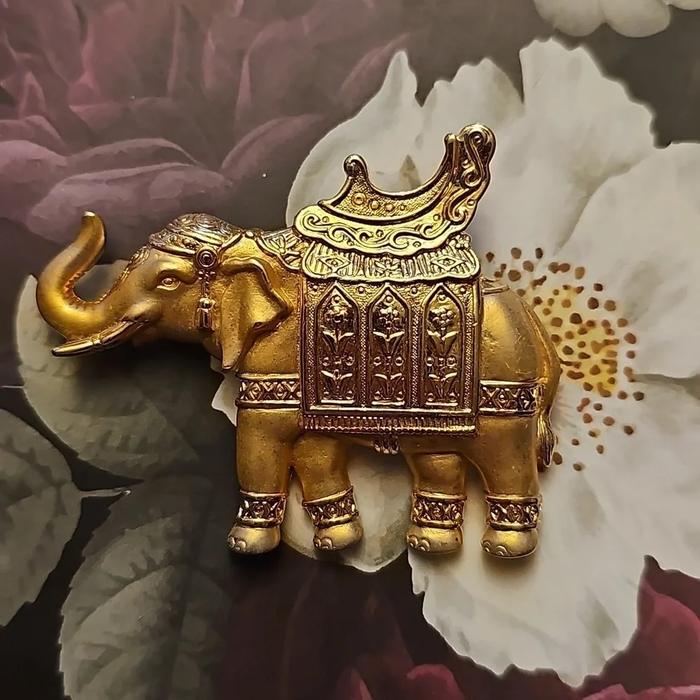 Vintage Signed JJ Goldtone Pewter Royal Elephant Brooch - Picture 1 of 3